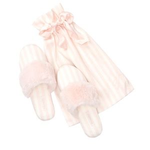 Victoria Secret pink slippers. NWT never worn